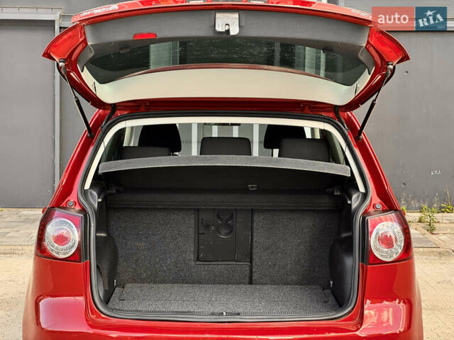 Красный Фольксваген Гольф Плюс, объемом двигателя 1.4 л и пробегом 93 тыс. км за 9300 $, фото 15 на Automoto.ua