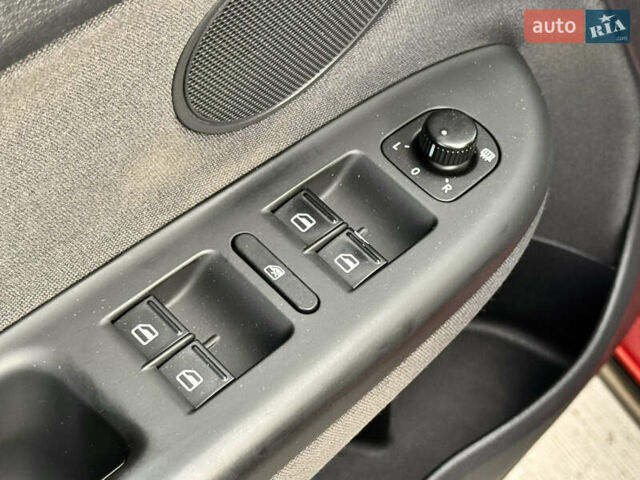 Красный Фольксваген Гольф Плюс, объемом двигателя 1.4 л и пробегом 93 тыс. км за 9300 $, фото 18 на Automoto.ua