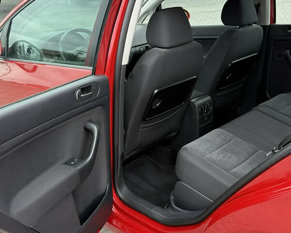 Красный Фольксваген Гольф Плюс, объемом двигателя 1.4 л и пробегом 161 тыс. км за 8900 $, фото 47 на Automoto.ua