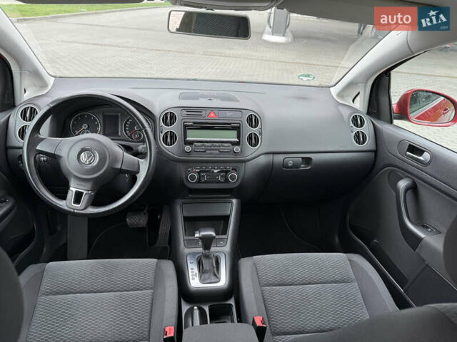 Красный Фольксваген Гольф Плюс, объемом двигателя 1.4 л и пробегом 161 тыс. км за 8900 $, фото 43 на Automoto.ua