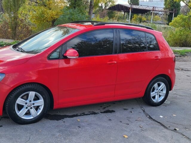 Фольксваген Golf Plus 2010 у Кропивницькому (Кіровограді) на Automoto.ua Червоний Фольксваген Golf Plus, об'ємом двигуна 1.6 л та пробігом 270 тис. км за 8400 $, фото 1 на Automoto.ua