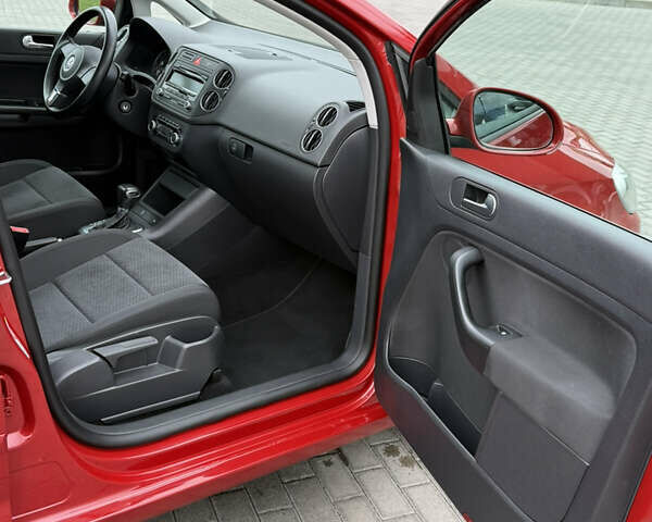 Красный Фольксваген Гольф Плюс, объемом двигателя 1.4 л и пробегом 161 тыс. км за 8900 $, фото 54 на Automoto.ua