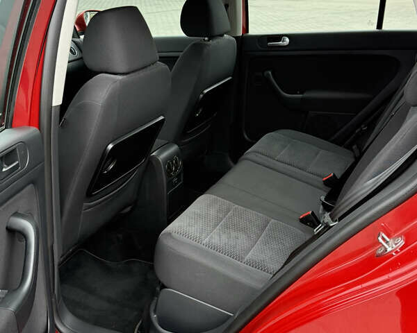 Красный Фольксваген Гольф Плюс, объемом двигателя 1.4 л и пробегом 161 тыс. км за 8900 $, фото 48 на Automoto.ua