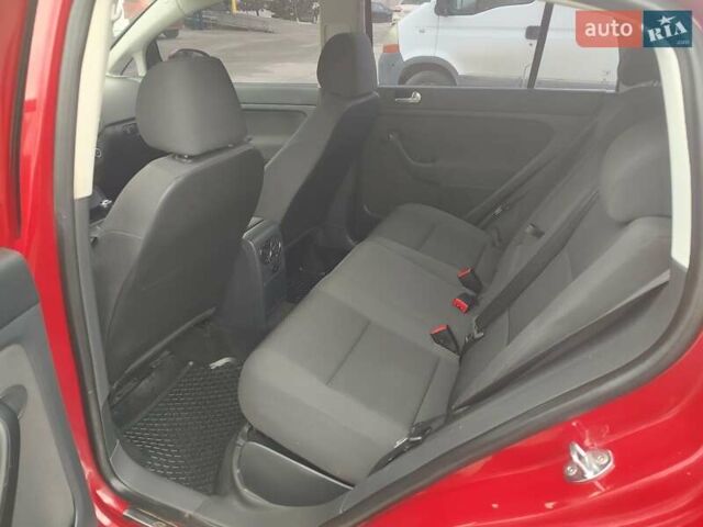 Красный Фольксваген Гольф Плюс, объемом двигателя 1.39 л и пробегом 100 тыс. км за 8700 $, фото 5 на Automoto.ua