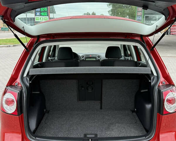 Красный Фольксваген Гольф Плюс, объемом двигателя 1.4 л и пробегом 161 тыс. км за 8700 $, фото 52 на Automoto.ua