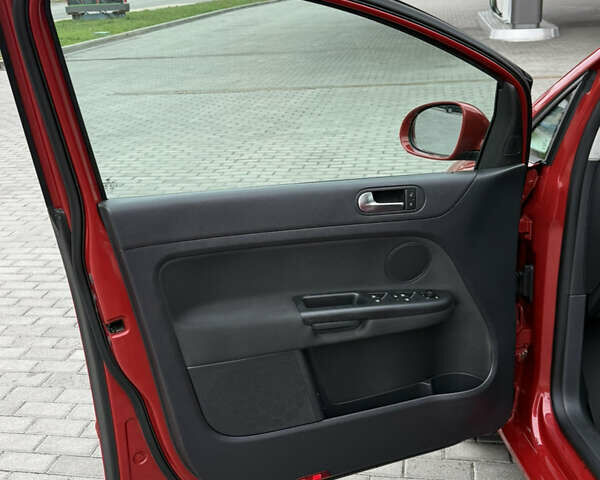 Красный Фольксваген Гольф Плюс, объемом двигателя 1.4 л и пробегом 161 тыс. км за 8900 $, фото 46 на Automoto.ua