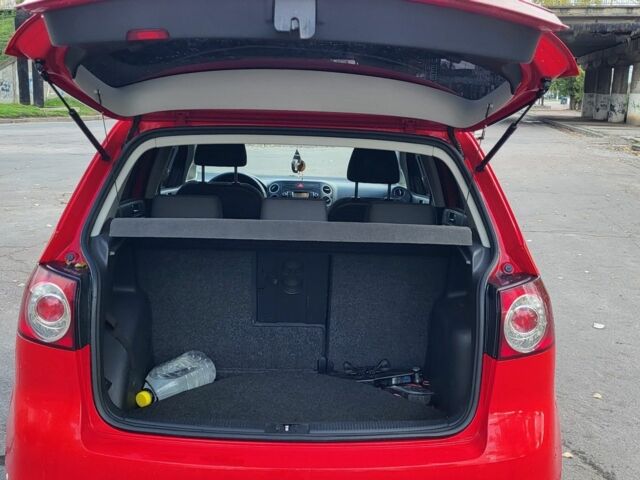 Фольксваген Golf Plus 2010 у Кропивницькому (Кіровограді) на Automoto.ua Червоний Фольксваген Golf Plus, об'ємом двигуна 1.6 л та пробігом 270 тис. км за 8400 $, фото 7 на Automoto.ua