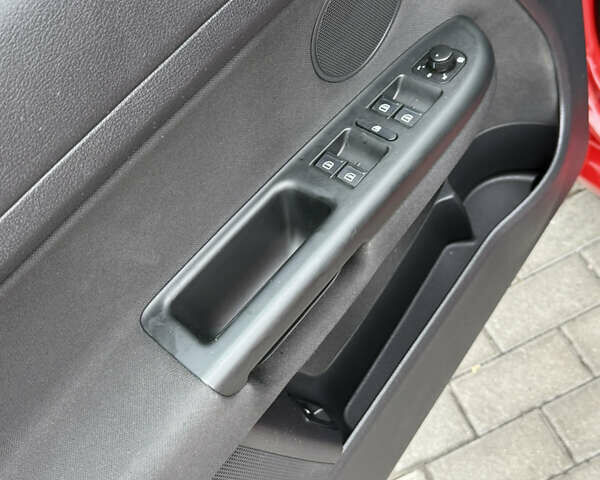 Красный Фольксваген Гольф Плюс, объемом двигателя 1.4 л и пробегом 161 тыс. км за 8900 $, фото 45 на Automoto.ua