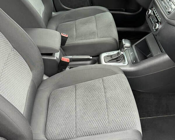 Красный Фольксваген Гольф Плюс, объемом двигателя 1.4 л и пробегом 161 тыс. км за 8700 $, фото 40 на Automoto.ua