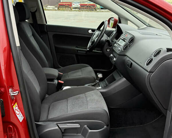 Красный Фольксваген Гольф Плюс, объемом двигателя 1.4 л и пробегом 161 тыс. км за 8900 $, фото 57 на Automoto.ua