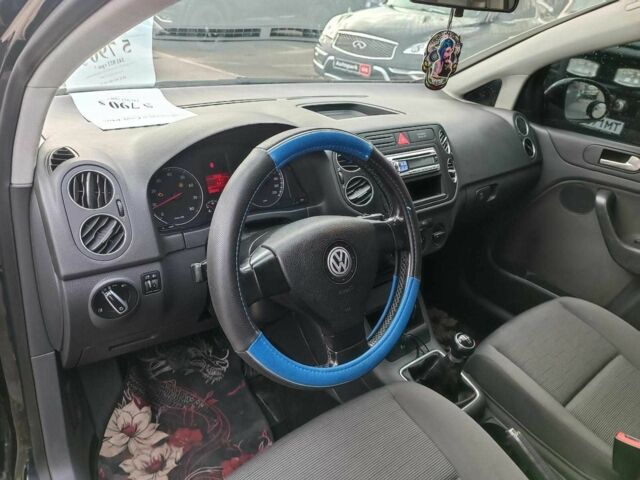 Красный Фольксваген Гольф Плюс, объемом двигателя 1.8 л и пробегом 298 тыс. км за 5780 $, фото 20 на Automoto.ua