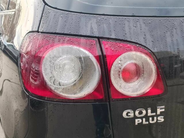 Красный Фольксваген Гольф Плюс, объемом двигателя 1.8 л и пробегом 298 тыс. км за 5780 $, фото 10 на Automoto.ua
