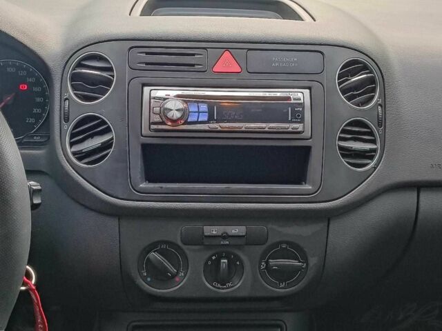 Красный Фольксваген Гольф Плюс, объемом двигателя 1.8 л и пробегом 298 тыс. км за 5780 $, фото 16 на Automoto.ua