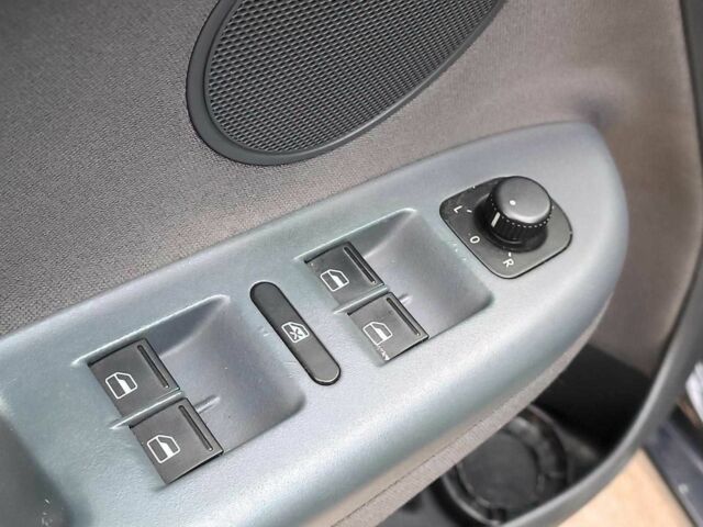 Красный Фольксваген Гольф Плюс, объемом двигателя 1.8 л и пробегом 298 тыс. км за 5780 $, фото 21 на Automoto.ua