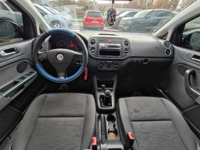 Красный Фольксваген Гольф Плюс, объемом двигателя 1.8 л и пробегом 298 тыс. км за 5780 $, фото 14 на Automoto.ua