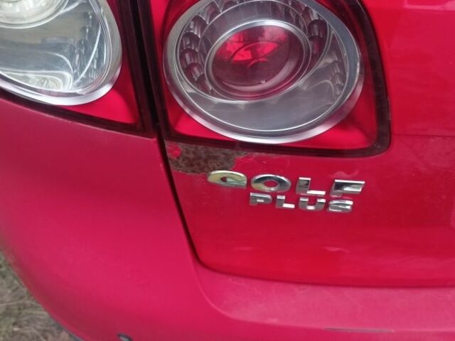 Червоний Фольксваген Golf Plus, об'ємом двигуна 1.6 л та пробігом 225 тис. км за 5500 $, фото 11 на Automoto.ua