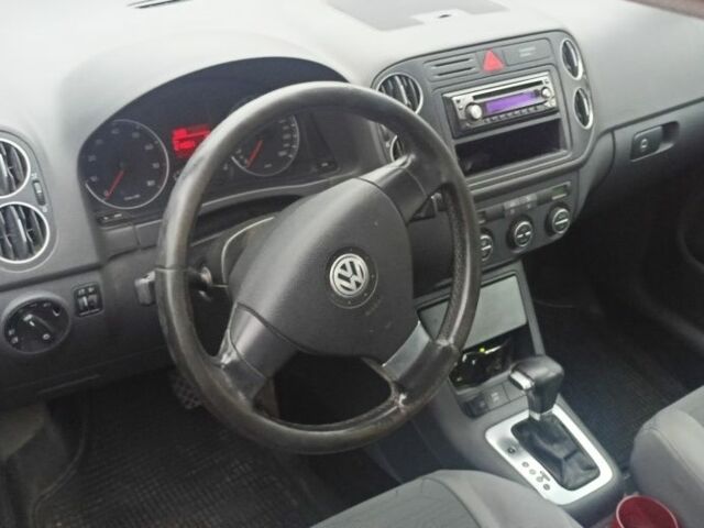 Червоний Фольксваген Golf Plus, об'ємом двигуна 1.6 л та пробігом 225 тис. км за 5500 $, фото 9 на Automoto.ua