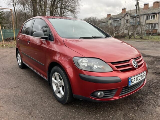 Красный Фольксваген Гольф Плюс, объемом двигателя 1.6 л и пробегом 247 тыс. км за 6500 $, фото 11 на Automoto.ua