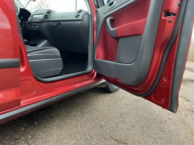 Красный Фольксваген Гольф Плюс, объемом двигателя 1.6 л и пробегом 247 тыс. км за 6500 $, фото 19 на Automoto.ua