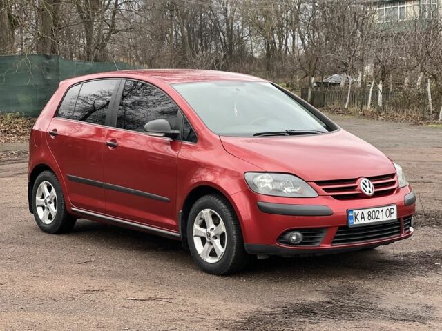 Красный Фольксваген Гольф Плюс, объемом двигателя 1.6 л и пробегом 247 тыс. км за 6500 $, фото 1 на Automoto.ua