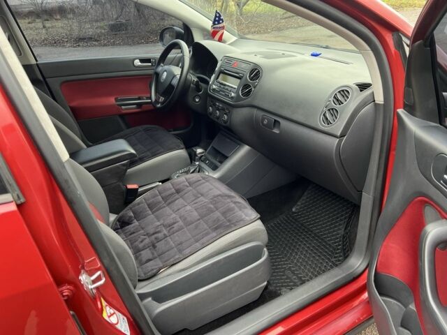 Красный Фольксваген Гольф Плюс, объемом двигателя 1.6 л и пробегом 247 тыс. км за 6500 $, фото 7 на Automoto.ua