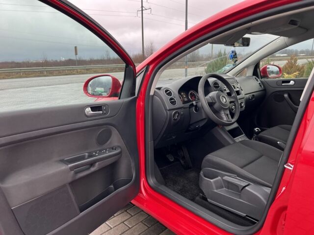 Красный Фольксваген Гольф Плюс, объемом двигателя 1.6 л и пробегом 195 тыс. км за 5999 $, фото 11 на Automoto.ua