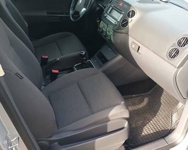 Фольксваген Гольф Плюс, объемом двигателя 1.6 л и пробегом 117 тыс. км за 9500 $, фото 10 на Automoto.ua