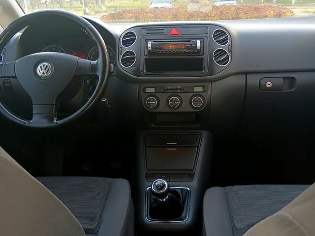 Фольксваген Гольф Плюс, объемом двигателя 1.6 л и пробегом 268 тыс. км за 5400 $, фото 21 на Automoto.ua