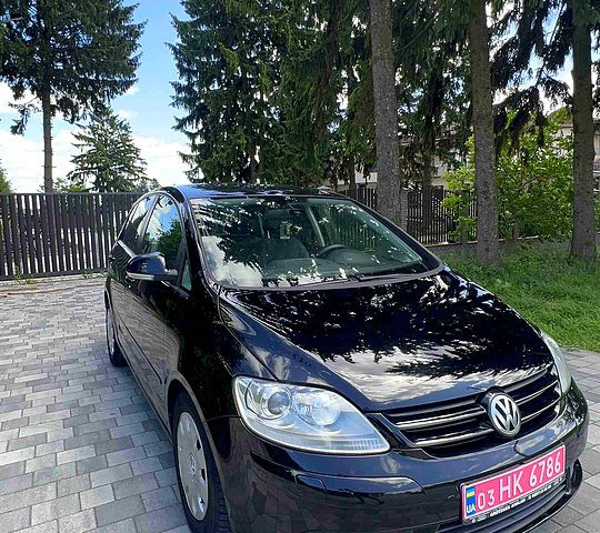 Фольксваген Гольф Плюс, объемом двигателя 1.6 л и пробегом 172 тыс. км за 6000 $, фото 1 на Automoto.ua