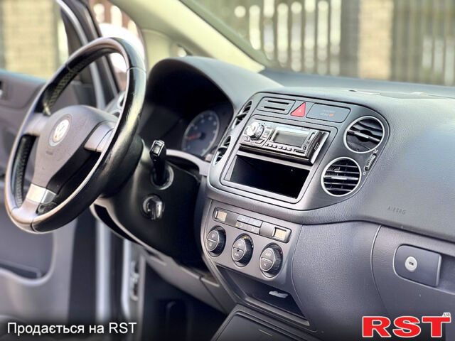 Фольксваген Гольф Плюс, объемом двигателя 1.6 л и пробегом 176 тыс. км за 6000 $, фото 4 на Automoto.ua