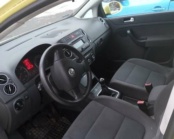 Жовтий Фольксваген Golf Plus, об'ємом двигуна 0 л та пробігом 218 тис. км за 1800 $, фото 5 на Automoto.ua
