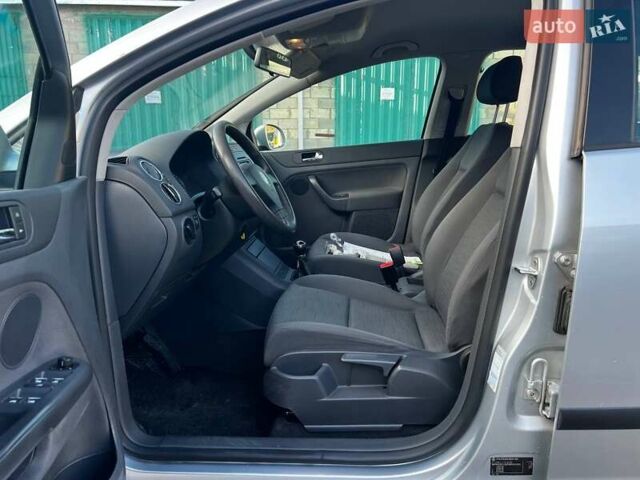 Серый Фольксваген Гольф Плюс, объемом двигателя 1.4 л и пробегом 159 тыс. км за 5500 $, фото 19 на Automoto.ua