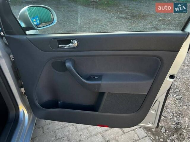 Серый Фольксваген Гольф Плюс, объемом двигателя 1.4 л и пробегом 159 тыс. км за 5500 $, фото 40 на Automoto.ua