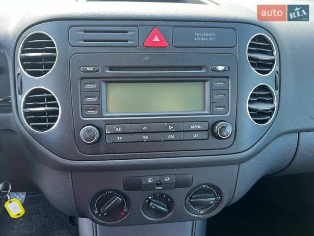 Серый Фольксваген Гольф Плюс, объемом двигателя 1.4 л и пробегом 159 тыс. км за 5500 $, фото 22 на Automoto.ua