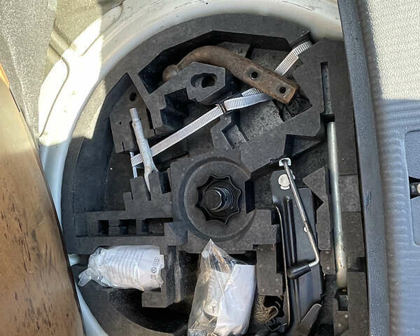 Серый Фольксваген Гольф Плюс, объемом двигателя 1.6 л и пробегом 218 тыс. км за 6300 $, фото 44 на Automoto.ua