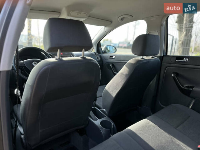 Серый Фольксваген Гольф Плюс, объемом двигателя 1.4 л и пробегом 208 тыс. км за 5500 $, фото 29 на Automoto.ua