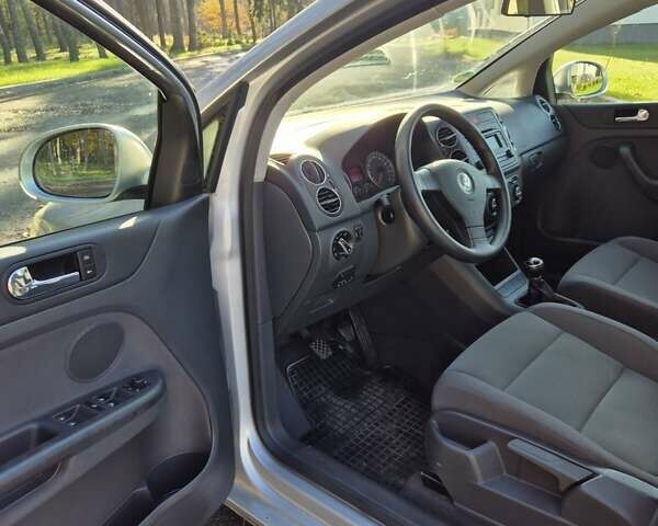 Серый Фольксваген Гольф Плюс, объемом двигателя 1.6 л и пробегом 215 тыс. км за 5500 $, фото 13 на Automoto.ua