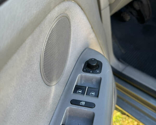 Серый Фольксваген Гольф Плюс, объемом двигателя 1.6 л и пробегом 202 тыс. км за 5250 $, фото 17 на Automoto.ua