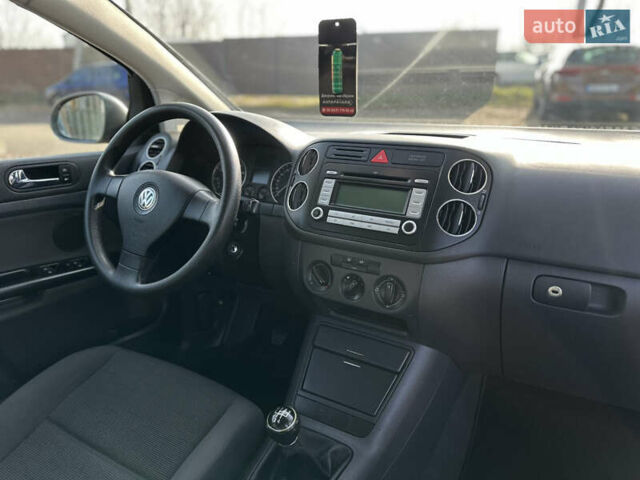Серый Фольксваген Гольф Плюс, объемом двигателя 1.4 л и пробегом 208 тыс. км за 5500 $, фото 40 на Automoto.ua