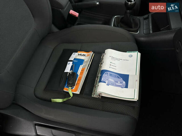 Серый Фольксваген Гольф Плюс, объемом двигателя 1.6 л и пробегом 211 тыс. км за 6600 $, фото 57 на Automoto.ua