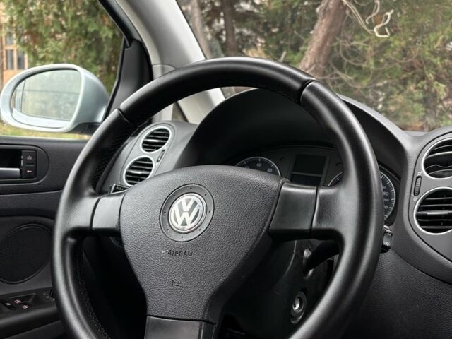 Серый Фольксваген Гольф Плюс, объемом двигателя 1.6 л и пробегом 170 тыс. км за 5999 $, фото 5 на Automoto.ua