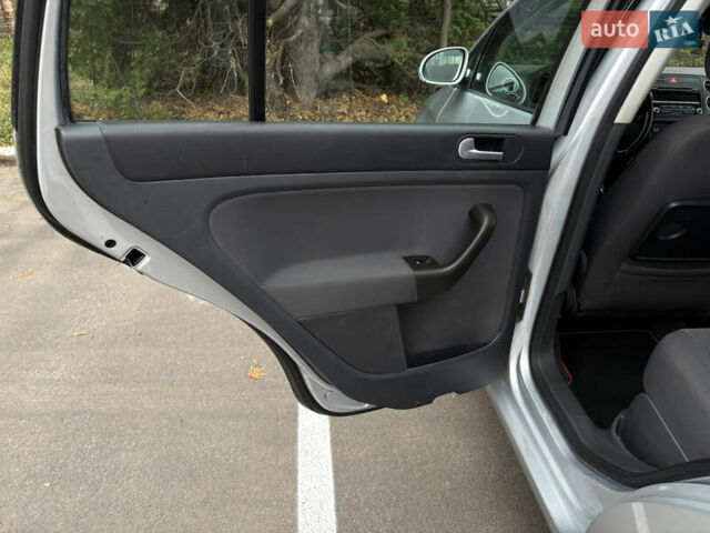 Серый Фольксваген Гольф Плюс, объемом двигателя 1.6 л и пробегом 170 тыс. км за 5999 $, фото 28 на Automoto.ua