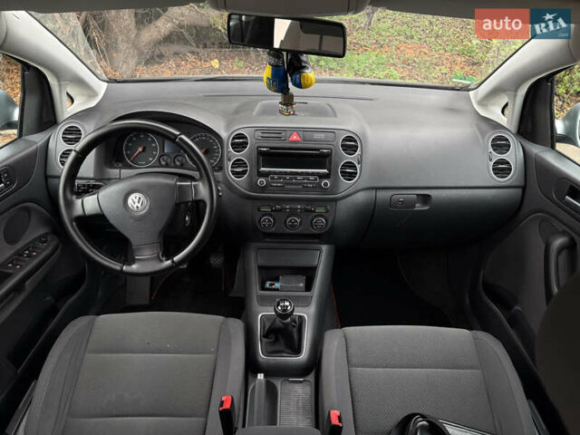 Серый Фольксваген Гольф Плюс, объемом двигателя 1.6 л и пробегом 170 тыс. км за 5999 $, фото 25 на Automoto.ua