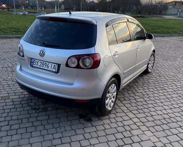 Серый Фольксваген Гольф Плюс, объемом двигателя 1.6 л и пробегом 268 тыс. км за 4900 $, фото 3 на Automoto.ua