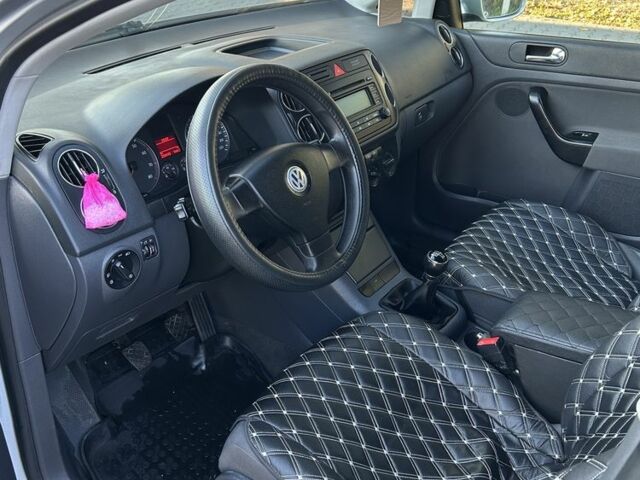 Серый Фольксваген Гольф Плюс, объемом двигателя 1.4 л и пробегом 239 тыс. км за 6000 $, фото 2 на Automoto.ua