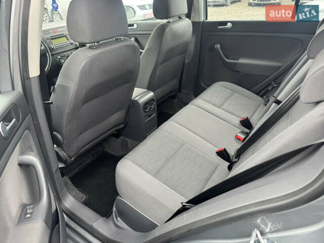 Серый Фольксваген Гольф Плюс, объемом двигателя 1.6 л и пробегом 229 тыс. км за 6300 $, фото 16 на Automoto.ua