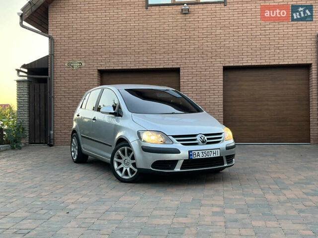 Сірий Фольксваген Golf Plus, об'ємом двигуна 1.6 л та пробігом 243 тис. км за 5200 $, фото 13 на Automoto.ua