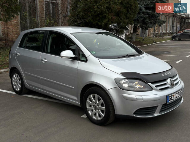 Серый Фольксваген Гольф Плюс, объемом двигателя 1.6 л и пробегом 170 тыс. км за 5999 $, фото 4 на Automoto.ua