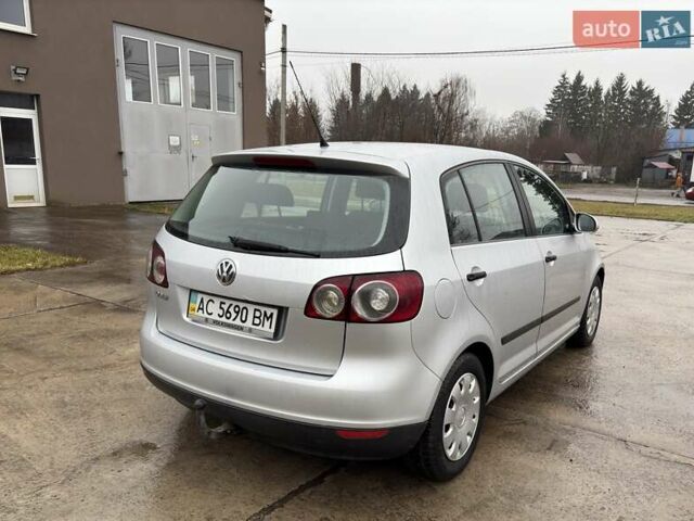 Серый Фольксваген Гольф Плюс, объемом двигателя 1.4 л и пробегом 269 тыс. км за 4500 $, фото 1 на Automoto.ua