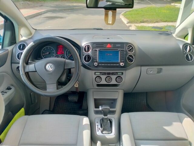 Сірий Фольксваген Golf Plus, об'ємом двигуна 1.6 л та пробігом 242 тис. км за 6999 $, фото 5 на Automoto.ua